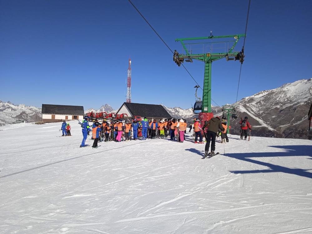 Imagen Un total de 120 escolares disfrutan de la campaña de esquí 2023